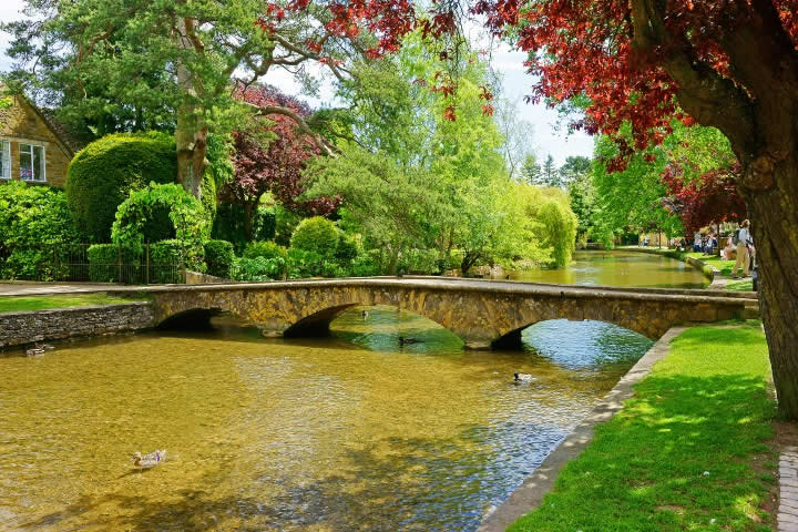 River and town Bourton on the Water